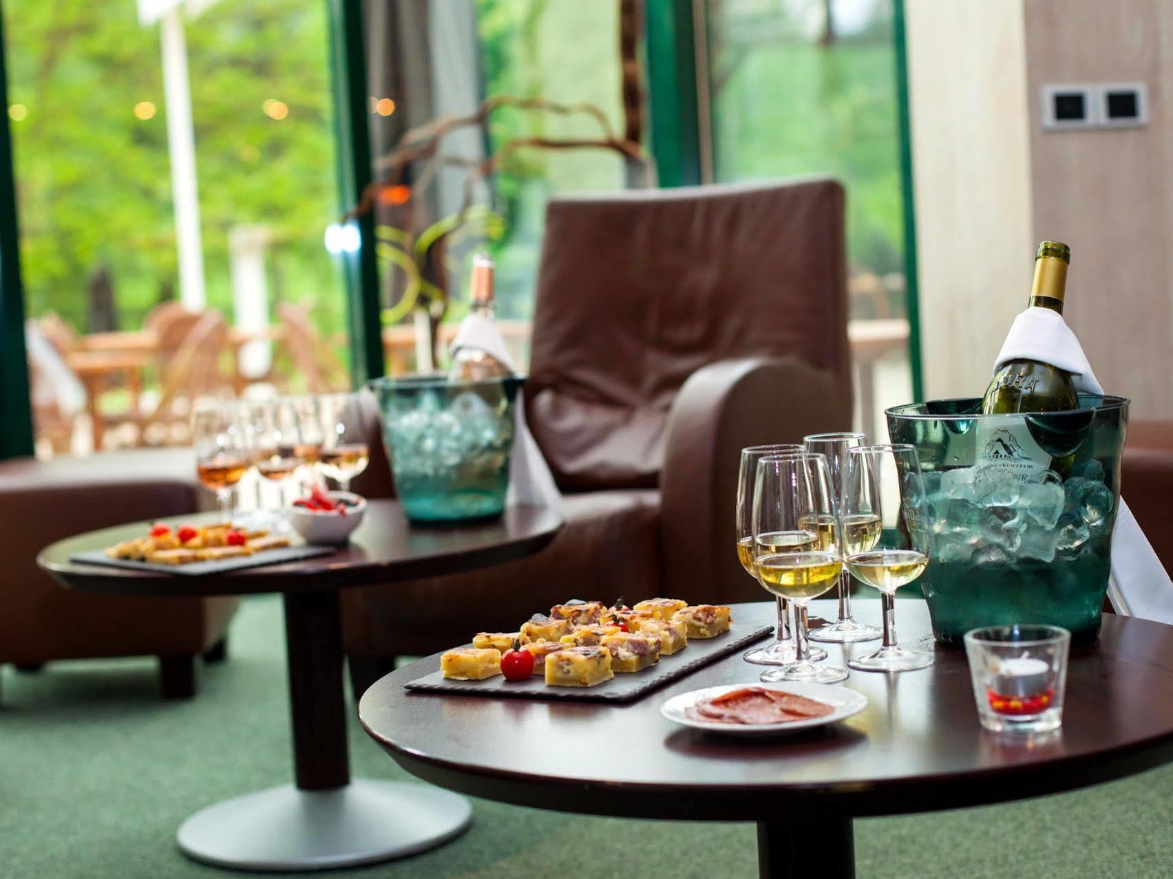 Logis Hotel Golf Le Domaine Du Val De Sorne Vernantois Eksteriør billede